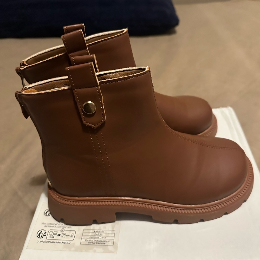 SHEIN Brown Kids Boots